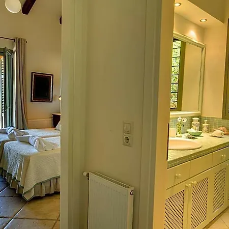 Villa Sleeps 10 Pool Air Con Wifi
