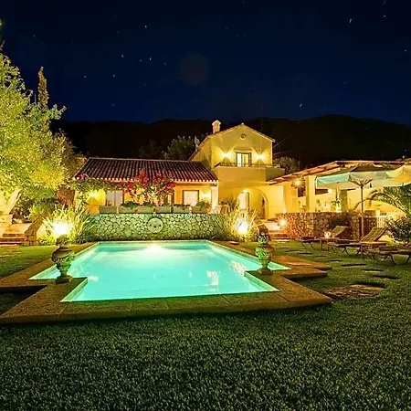 Sleeps 10 Pool Air Con Wifi Villa