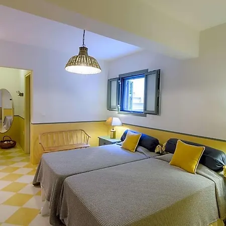 Sleeps 10 Pool Air Con Wifi Mousata